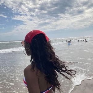 Meet your Posher, Simone